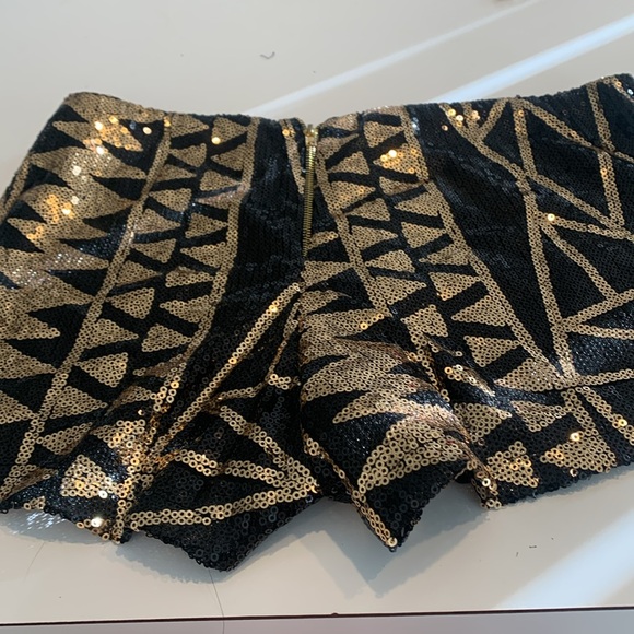 Black and gold sequin shorts new condition - Picture 3 of 3